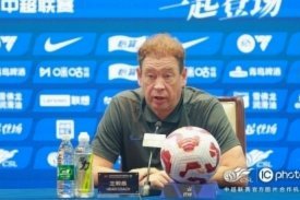 斯卢茨基：在进攻端我们缺兵少将，只能把中卫杨帅调到锋线