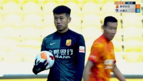 吕焯毅失误坦诚：开场走神丢球后的心理博弈