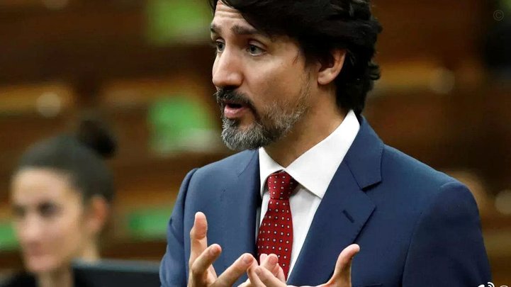 加拿大前总理特鲁多为女友选择看美国队揭幕战，引发加拿大网友不满