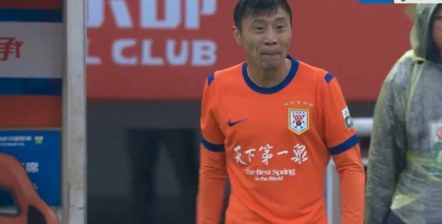 半场：国安0-0泰山，郑铮红牌，张玉宁进球无效