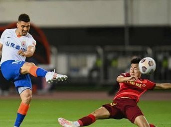 中超：国安2-0泰山，郑铮直红，塞尔吉尼奥、林良铭破门