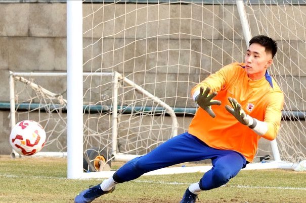 体坛：山东泰山基本谈妥郑铮、高准翼、王彤、陈蒲的续约