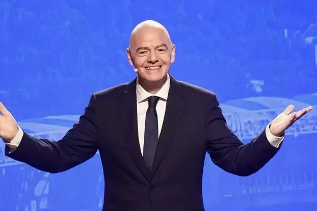 熟悉！美国总统特朗普颁奖后不肯下台 因凡蒂诺喊不动他