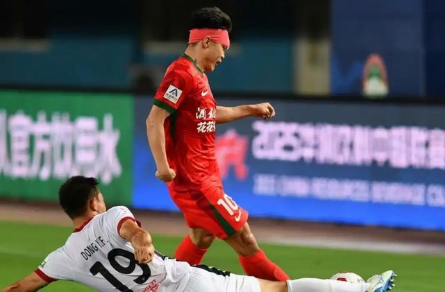 让2追3！中超-费利佩双响拜合拉木绝杀 蓉城3-2浙江终结6轮不胜