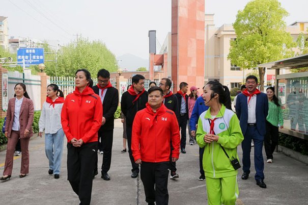 小将的基地在石门五小，现在1617的天天训练，人家可没有六万一个月的教练